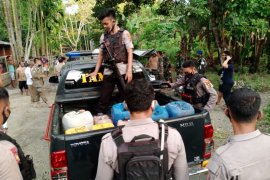 Papua police seize 1,000 liters of liquor in Nabire district