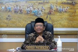 Menko Polhukam Mahfud ungkap alasan Fahri Hamzah dan Fadli Zon dapat tanda kehormatan