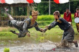 SILEK LANYAH SAMBUT HUT KEMERDEKAAN RI Page 1 Small