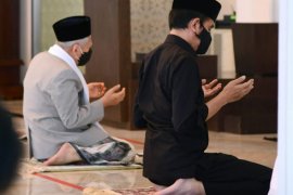 Presiden shalat Jumat di Masjid kompleks istana dengan Wapres jadi khatib
