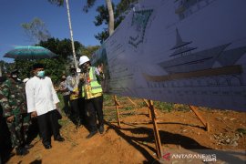 Gubernur Kalsel Meninjau Pembangunan Masjid Bambu