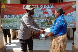 Polres Merauke bakti sosial di kampung Kondo peringati HUT Polwan