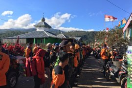 HUT RI, Basarnas Makassar Siaga Merah Putih di Gunung Bawakaraeng