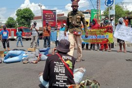 Demo mahasiswa Papua di Jember dijaga ketat aparat kepolisian