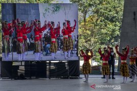 Pesta rakyat tari Goyang Mamarung