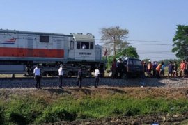 Terjadi kecelakaan kereta api dan mobil, tiga orang meninggal