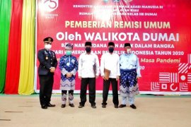 HUT ke-75 RI, Rutan Dumai serahkan remisi ke 390 warga binaan