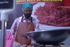 Want to popularize 'The City of Randang', Deputy mayor of Payakumbuh won 3rd place in the "Rendang Challenge" Chef William Wongso