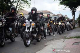HUT ke-75 RI, "Dewata Rockers" berbagi dengan anak yatim dalam "Touring Kemerdekaan"