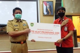 Telkomsel salurkan bantuan APD di Sumatera Selatan