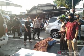 Pengemudi ojek daring tewas tertimpa pohon