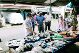 Lindungi Konsumen, DKP Gelar Test Kit Formalin