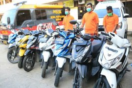 Polisi Jayapura tangkap dua pencuri  dan seorang penadah motor curian