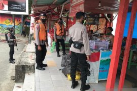 Pengunjung lokasi wisata pantai Natsepa diingatkan patuhi protokol kesehatan