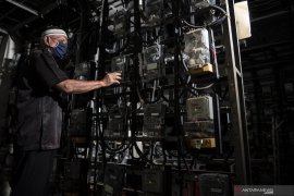 Pengamat : Insentif tarif listrik baiknya diikuti dengan penurunan harga BBM