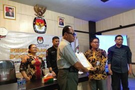 KPU Poso  tetapkan Samsuri-Toni penuhi syarat bakal paslon perseorangan