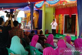 Belasan pasangan suami istri peroleh buku nikah setelah jalani isbat di kantor wartawan