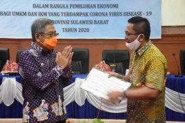 Pemprov Sulbar berikan bantuan kepada 342 UMKM dan IKM terdampak COVID-19