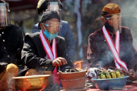Larung sesaji pantai Serang Blitar