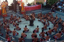 Kemenparekraf puji "Kecak New Normal" Bali sambut tatanan kehidupan baru