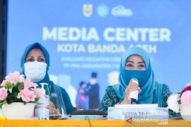 Nurmiati AR presentasikan "Gebrak Masker" di TP PKK se-Aceh