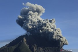 Gunung Sinabung kembali luncurkan awan panas