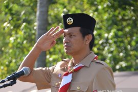 Kakwarcab Pramuka Pariaman  peroleh penghargaan Lencana Darma Bakti dari Kwarnas