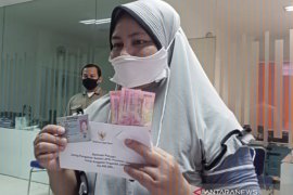 Sopir angkutan umum terima bansos tunai dari pemerintah