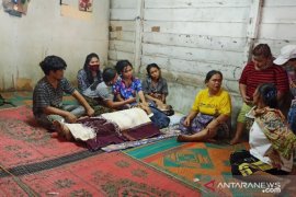 Usai berkelahi dengan anak kandungnya sendiri, Alkana Pangaribuan meninggal dunia