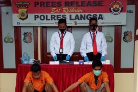 Pemuda ini diringkus polisi diduga mencuri telepon genggam di Kota Langsa