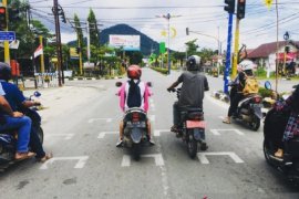 Dishub Singkawang buat marka "social distancing"