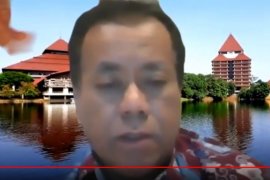 Pimpinan dan 50 warga kampus UI membaca puisi kemerdekaan secara daring