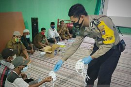 Rapat RKPDes jadi sasaran pembagian masker