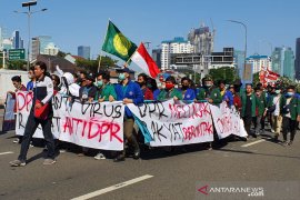 Polisi tutup Jalan Gatot Subroto karena demo mahasiswa di DPR