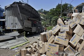 Truk terguling di Nagreg