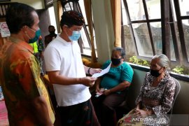 Pemkab Klungkung beri bantuan langsung tunai kepada masyarakat kurang mampu