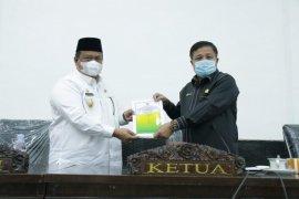 Bupati Labura sampaikan draft KUA PPAS APBD TA 2021