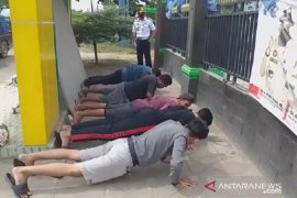 Pelanggar protokol kesehatan di Jambi diberi sanksi sosial dan fisik