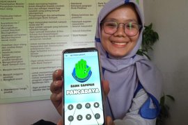 Kisah Risky Deandhika, seorang milenial ciptakan aplikasi menabung sampah dapat emas