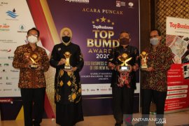 Bupati Batola raih anugerah TOP pembina BUMD 2020