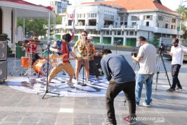 Bassis Ungu garap soundtrack Film "Kartolo Numpak Terang Bulan"