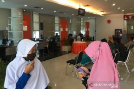 Warga Aceh ramai konversi rekening bank ke syariah