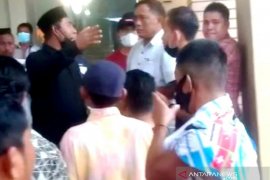 Warga usir 38 Tenaga Kerja Asing dari sebuah hotel di Nagan Raya