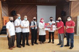Telkomsel berikan 5.600 kartu perdana bagi pelajar di Sumbar