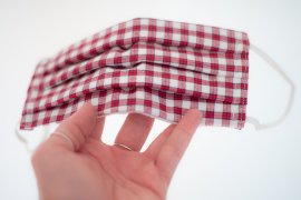 Masker dilapisi tisu dan diolekan minyak esensial,  perlukah?