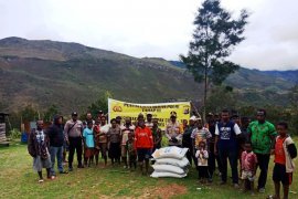 Polres Lanny Jaya dan Yahukimo salurkan beras bantuan Kapolri ke warga