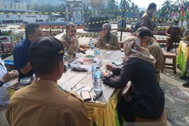 Wagub kunjungi kuliner Logas Muaro Sijunjung, minum kopi dan makan kue talam