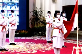 Presiden kukuhkan 8 anggota Paskibraka 2020