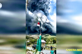 Gunung Sinabung erupsi setinggi 5.000 meter