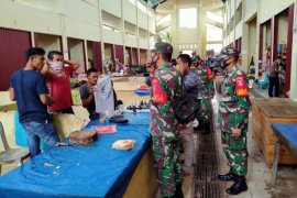 Petugas gabungan Tabalong pantau pelaksanaan protokol kesehatan COVID-19